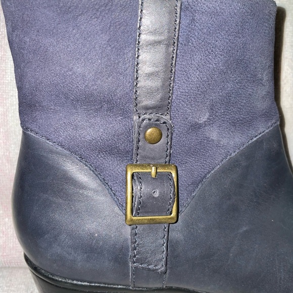 Women’s: Clarks Zip Up leather boots (Size: 7 Medium Width) - Picture 3 of 7